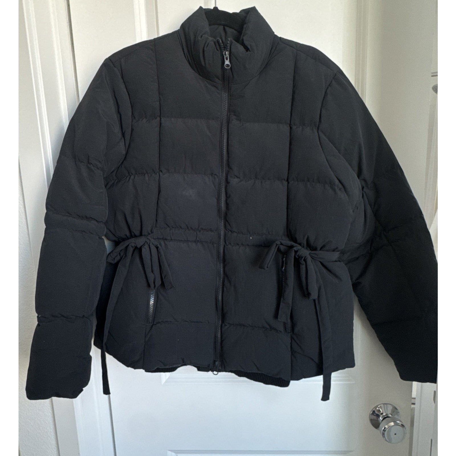 Peachy Den Women's Robyn Puffer Jacket In Onyx Black Size Medium Nwt $239 — image 4 of 8